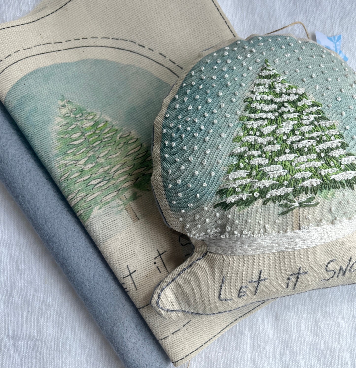 Snow Globe Stuffy Embroidered Decoration Kit